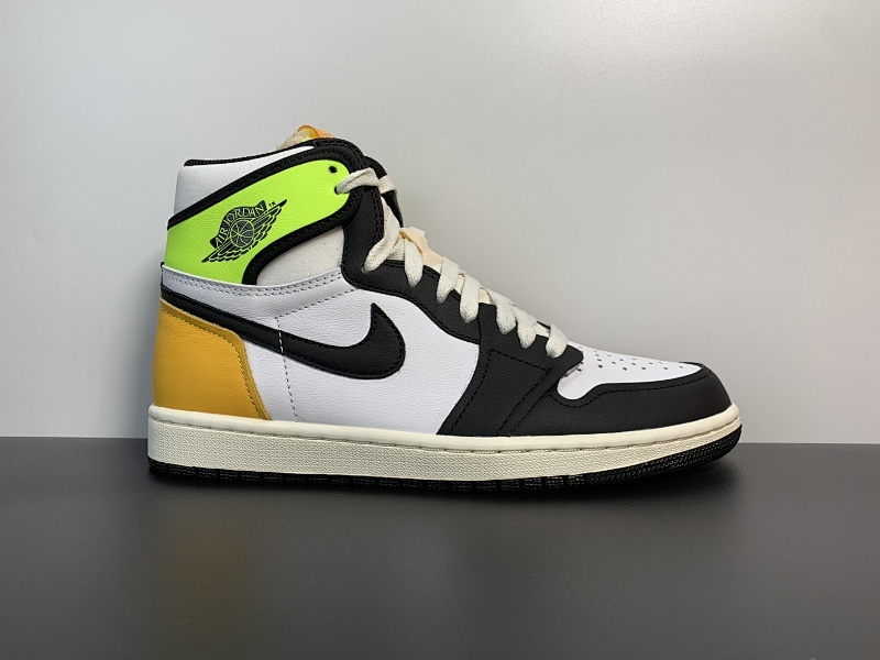 Air Jordan 1 Retro “Volt Gold”黑黄/糖果 货号：555088-118 Size：40 40.5 41 42 42.5 43 44 44.5 45 46