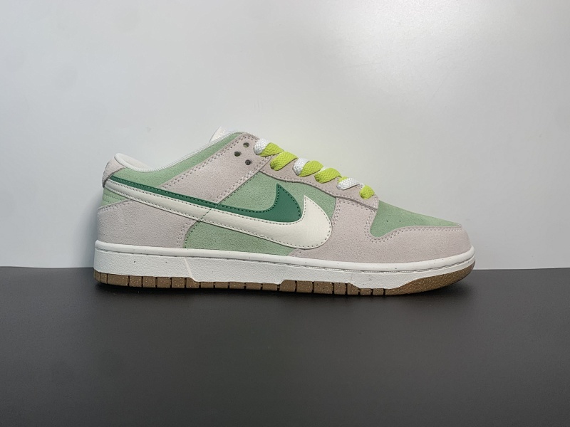 Nike SB Dunk Low "85" 淡绿双勾  货号：CT9457-100 尺码36-46