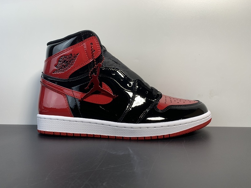 Air Jordan 1 Retro High OG “Bred Patent” 漆皮黑红 货号：555088 063  尺码40-47.5