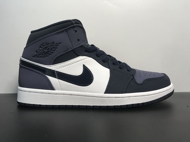 【BA60BA】乔丹中帮Air Jordan 1 Mid  桑德紫Air Jordan 1外形的灵感来自于在当年风靡一时的AirForce1，同时降低中底厚度，减轻重量，增加贴地感，并采用了后掌Air