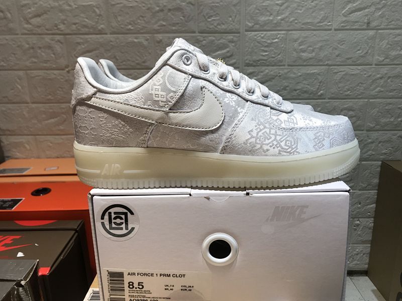 陈冠希Clot x Nik‌e A‌ir Fo‌rce 1 Premium AF1 联‌名白丝绸空军 双层可撕面料 #原厂半透大底  内里进口袋‌鼠皮  SADESA原厂皮‌料 进口绸缎  特殊雕
