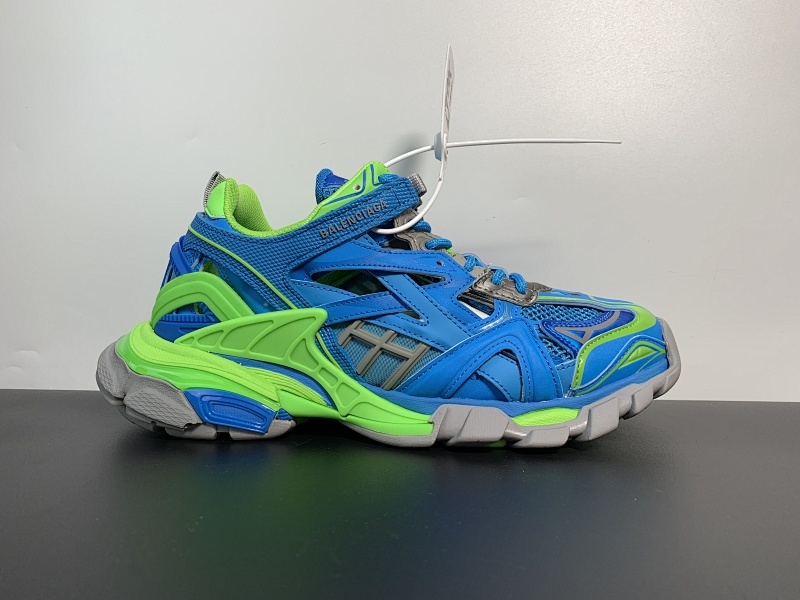 今天出货Ok纯原扫码版巴黎世家4代 Size：35-46  巴黎世家4代【Track.2 】鞋面采用176块部件组成 ,整双鞋子从头到尾难度极高 。