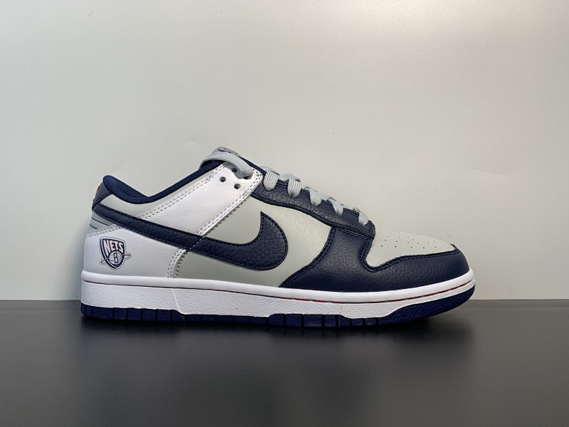 DUNK板鞋 蓝网 白蓝色 拼色 货号：DD3363 001 NBA x Nike Dunk Low EMB「蓝网」 尺码36-46