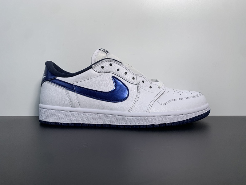 纯原出货！ AirJordan1RetroLowMetalic低帮,复古篮球鞋男款,白蓝，货号：705329-106 尺码：40-47.5