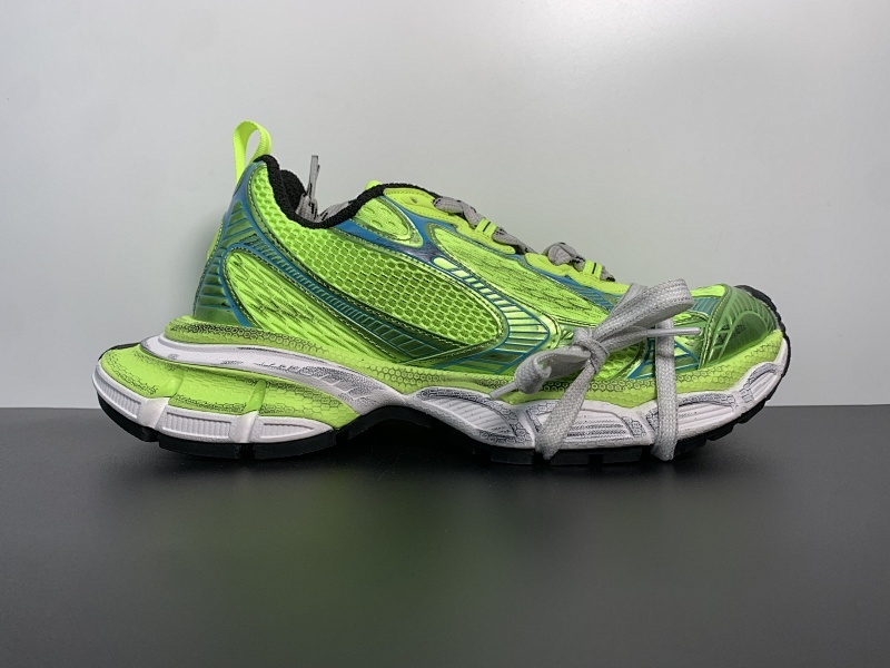 Balenciaga Phantom Sneaker 官方同步 巴黎世家全新3XL十代潮流跑鞋 增加全新设计 在延续 Track Trainer 户外轮廓和复杂鞋面结构的同时，新版本在后跟位置增加了透