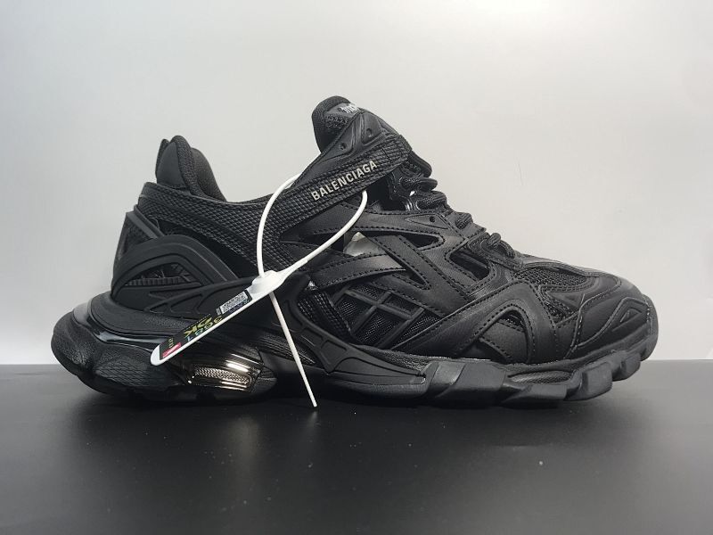 【EA80BA】Track.2 已于6月18日在BaLenciaga.com尺码：36-45 和欧洲特选门店率先发售，这一涵盖男女鞋的新作，是对前代Track的升级。与前一代相比，Track.2 有着