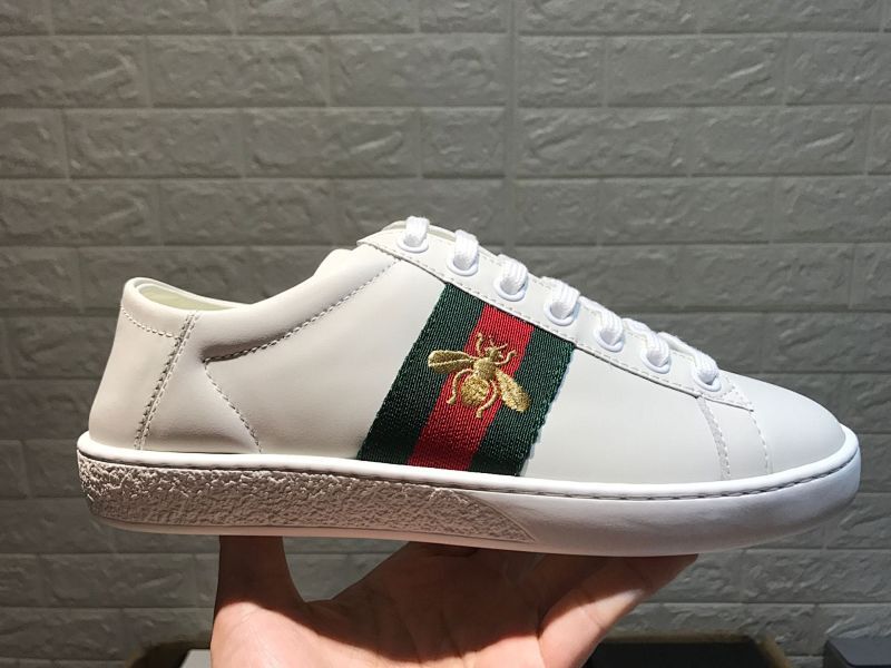 Gucci/古驰 小白鞋系列板鞋/刺绣 五星小蜜蜂 踩跟 全头层顶级软牛皮 广东代工出品 原档原标原盒 过验版 随意对比任何版本  尺码：35 36 37 38 39