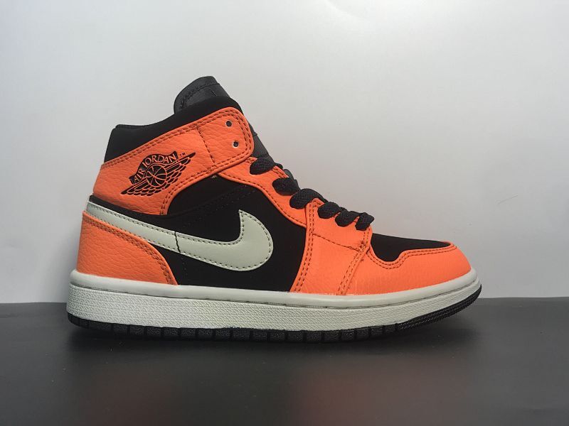 【BA60BA】Air Jordan AJ1 Mid “Orange/Black”  小扣碎 新欢黑橙 中帮“小扣碎”，材质鞋面使用荔枝皮搭配麂皮，质感表现非常不错， 货号：554724-062 尺码