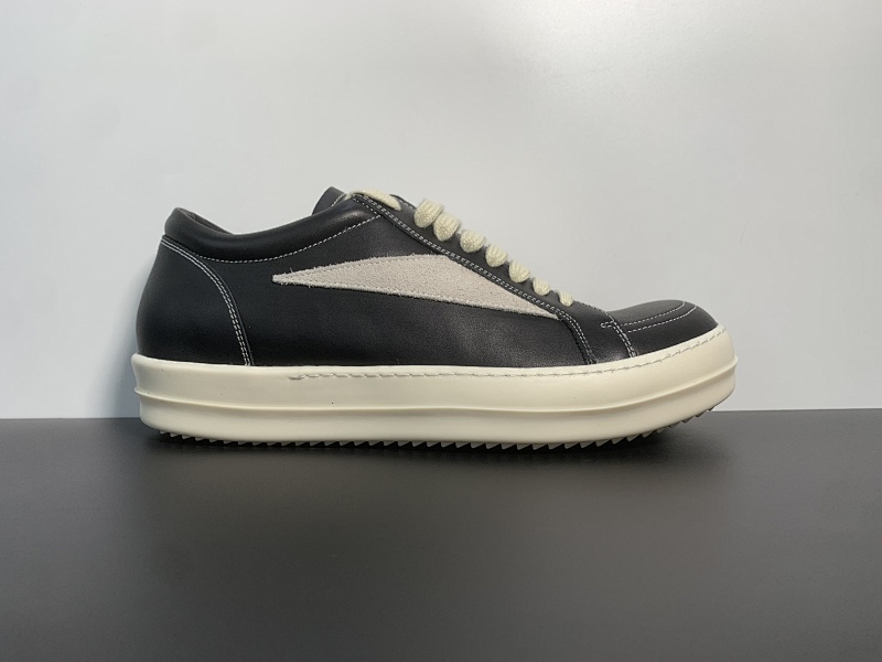 Rickowens 牛皮渠道皮料 黑白色 区分市面所有版本 纯手工打造纯原  非流水化作业的产物 尊崇欧文斯的理念 每一只都是独一无二 有手工质感的味道 奶香大底 进口小牛内里头层皮 1mm长绒翻毛皮