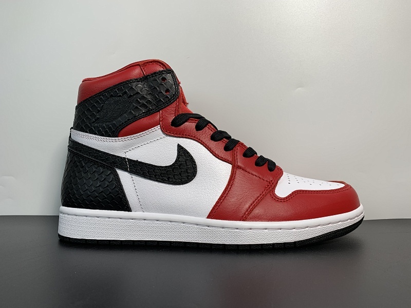 【DA60BA】Air Jordan 1 Retro High OG"Satin Snake" “芝加哥白黑蛇纹”货号：CD0461-601码数：36～47.5