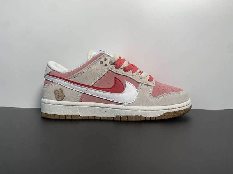 NK Dunk Low SE 85 双钩. 白粉兔子饼干 货号：DO9457-117 尺码：36-45