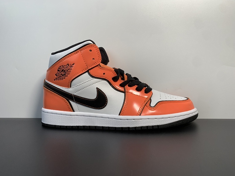 Air Jordan 1 Mid 小扣碎 黑白橙 货号：DD6834-802 Size： 35.5 ～46