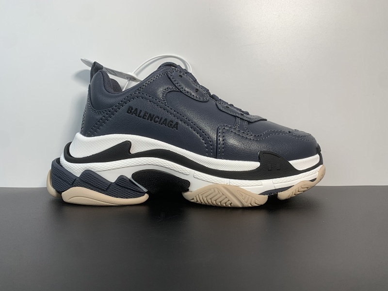 今天出货 【Ok扫描版本】巴黎世家1.0八层底（新配色不断更新出货中）敬请期待！ 突破不可能  首发原底八层组合巴黎世家不做任何对比 眼见为实 组合细节最接近原版！！原底八层组合  首家实现原档电绣同