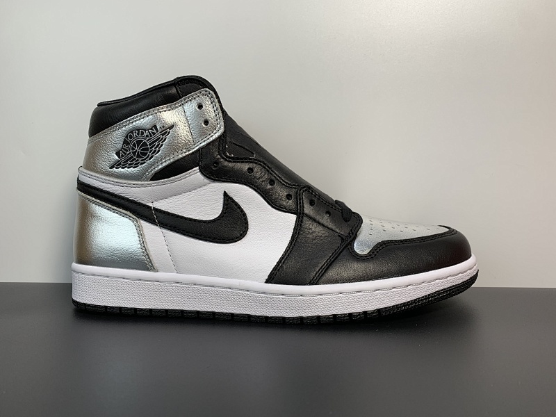Air Jordan 1 High OG ”Silver Toe“ 银脚趾 实拍图 货号：CD0461-001。尺码40-47.5