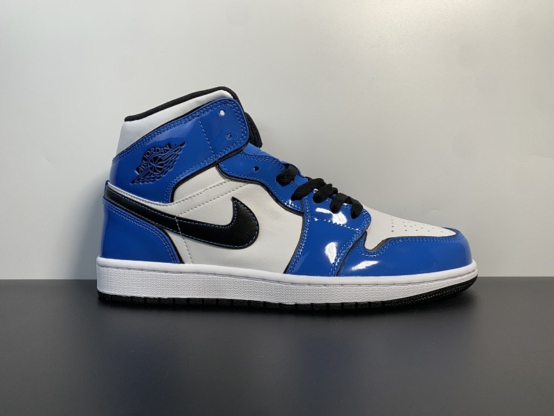 Air Jordan 1 Mid 小闪电 黑白蓝 货号：DD6834-402。尺码：36-46