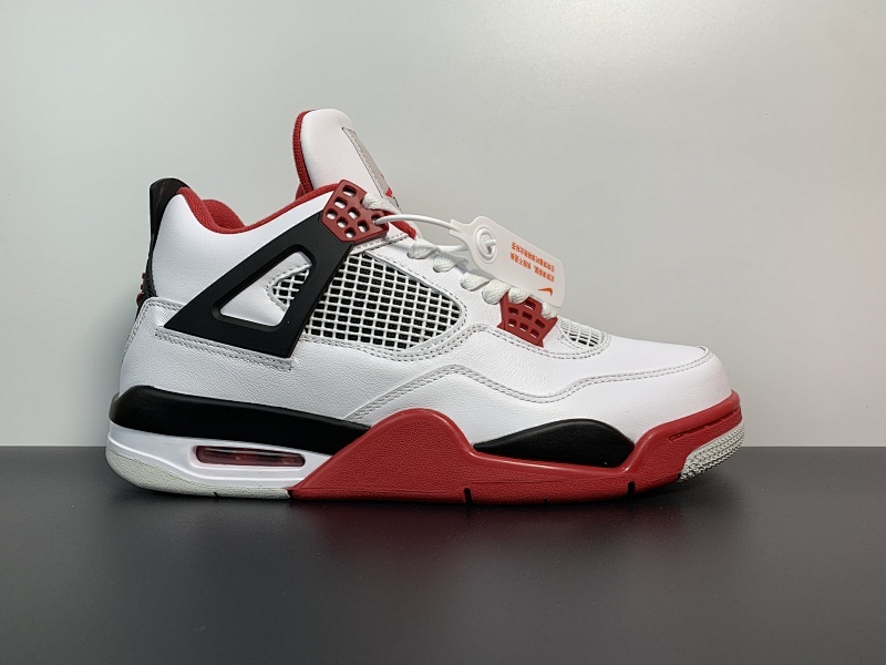 AJ4火焰红2020复刻版本实物图 Air Jordan 4 “Fire Red”复刻。尺码40-47.5。货号：DC7770-160