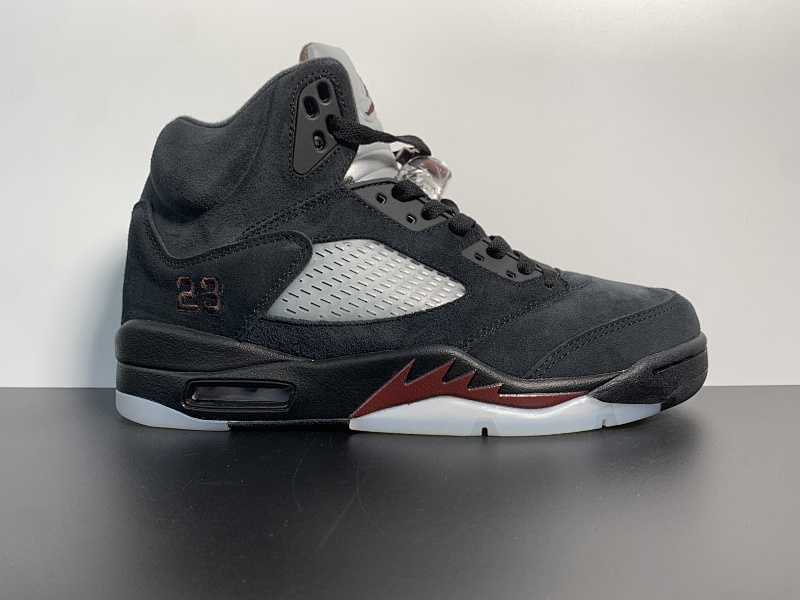 A Ma Maniére x Air Jordan 5 “Light Bone”黑酒红 货号：FD1330-006 尺码：40-47.5
