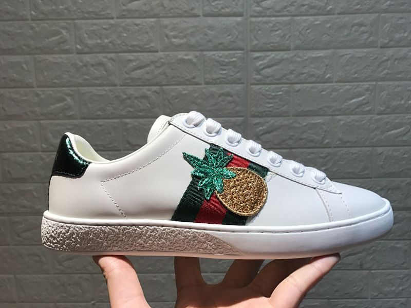 Gucci/古驰 小白鞋系列板鞋/刺绣 菠萝甲壳虫 全头层顶级软牛皮 广东代工出品 原档原标原盒 过验版 随意对比任何版本  尺码：35 36 37 38 39