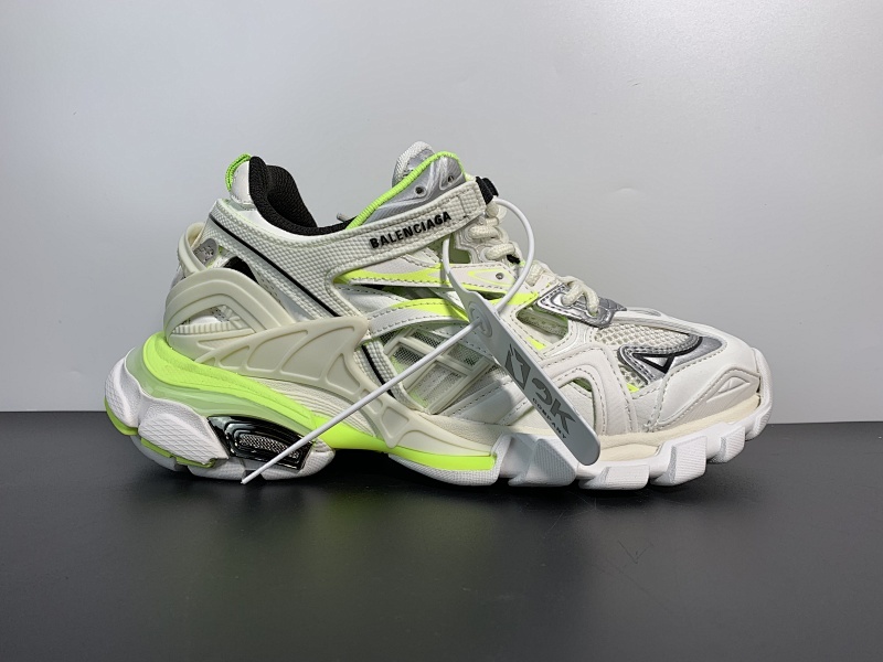 【EX70BA】巴黎世家4代【Track.2 】鞋面采用176块部件组成 ,整双鞋子从头到尾难度极高 。原鞋购入时在开版方面耗时一个多月，里里外外已攻破任何细节部位，保证与专柜原鞋一摸一样