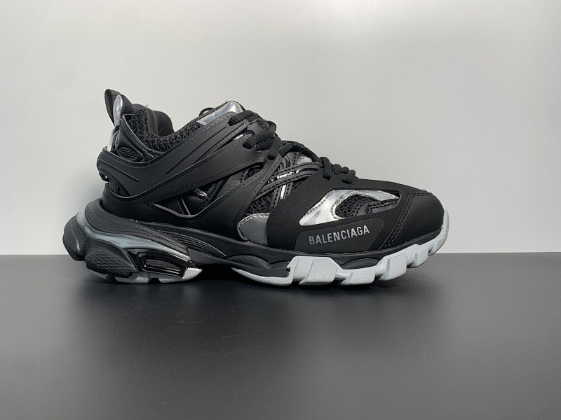 纯原版本  资讯：新款BALENCIAGA  巴黎世家-Runner、是通过溢胶、做旧、缝线等细节，展示了设计师 Demna 的运动鞋风格，尺码：35-46