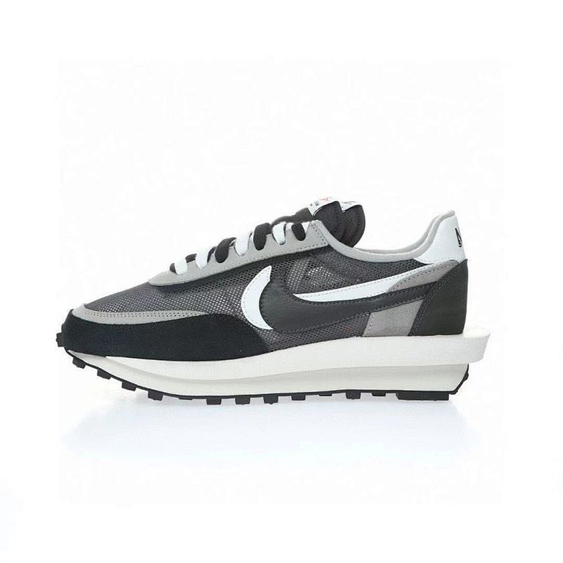 耐克华夫日式解构美学联名Sacai x Nike LDV Waffle Daybreak"Black/Grey/White"重叠双钩解构华夫变形双底休闲慢跑鞋“透吸黑浅灰白”货号：BV0073-001
