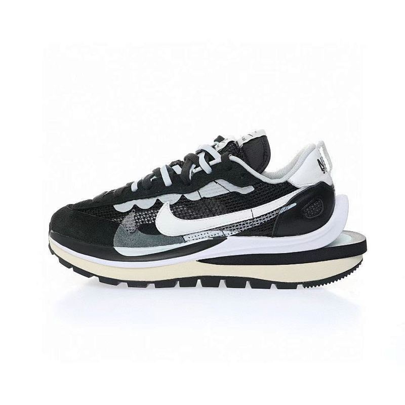 联名日式解构 Sacai x Nike VaporWaffle 3.0"Black/White"系列五层底休闲运动慢跑鞋“透吸黑白大重叠双钩子”货号：CV1363-001