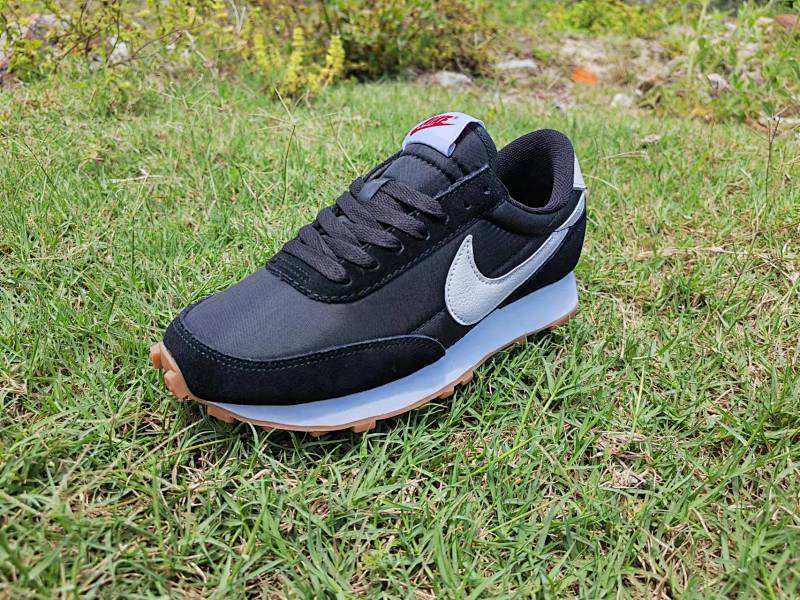 95元 Nike Daybreak 耐克 破晓系列华夫40周年限定 1979周年顺风复古轻量跑鞋 货号：CK2351-001  尺码:36-45