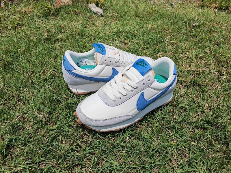 95元 Nike Daybreak 耐克 破晓系列华夫40周年限定 1979周年顺风复古轻量跑鞋 货号：CK2351-400