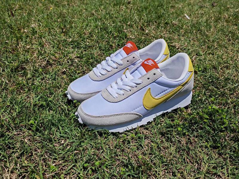 95元 Nike Daybreak 耐克 破晓系列华夫40周年限定 1979周年顺风复古轻量跑鞋 货号：CK2351-105 尺码：36-44