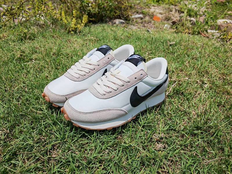 95元 Nike Daybreak 耐克 破晓系列华夫40周年限定 1979周年顺风复古轻量跑鞋 货号：CK2351-100  尺码:36-45