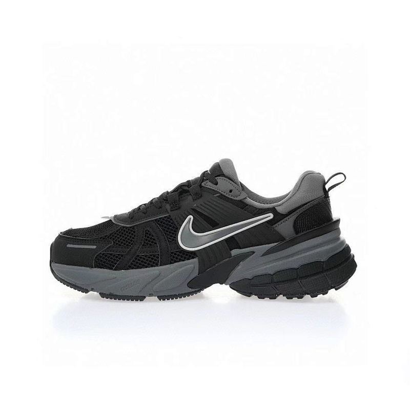 耐克Nike Wmns V2K Runtekk Low"Black/Grey"复古潮系列未来复古老爹风百搭休闲运动慢跑鞋“黑深灰”货号：FD0736-102 尺码：36-45