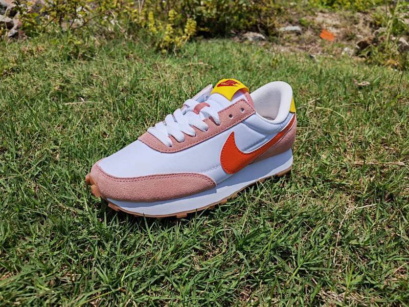 95元 Nike Daybreak 耐克 破晓系列华夫40周年限定 1979周年顺风复古轻量跑鞋 货号：CK2351-600  尺码:36-39