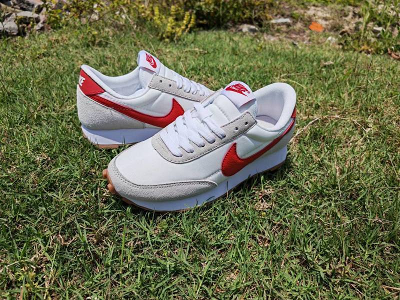 95元 Nike Daybreak 耐克 破晓系列华夫40周年限定 1979周年顺风复古轻量跑鞋 货号：CK2351-103 尺码：36-44