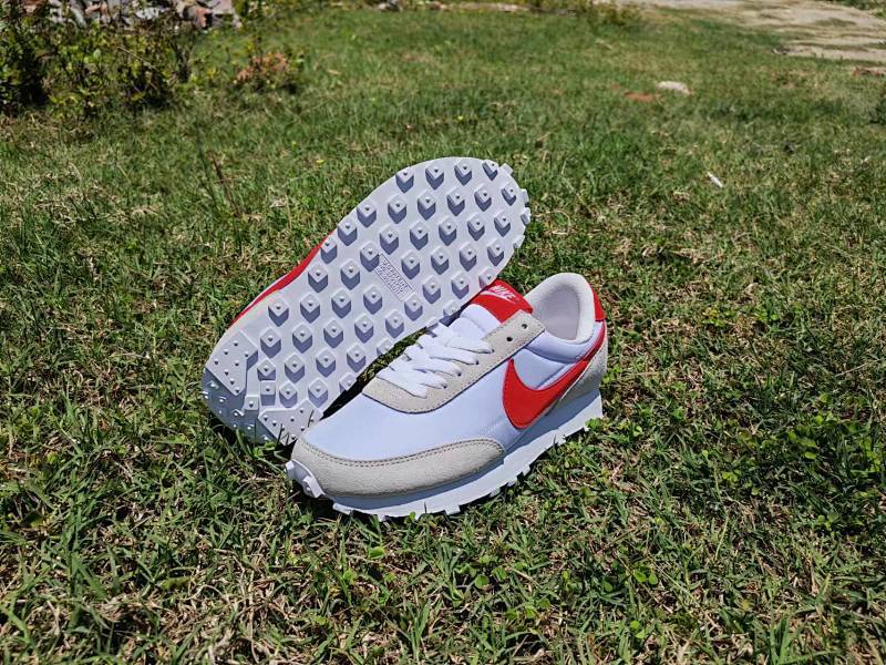 95元 Nike Daybreak 耐克 破晓系列华夫40周年限定 1979周年顺风复古轻量跑鞋 货号：CK2351-108 尺码：36-44