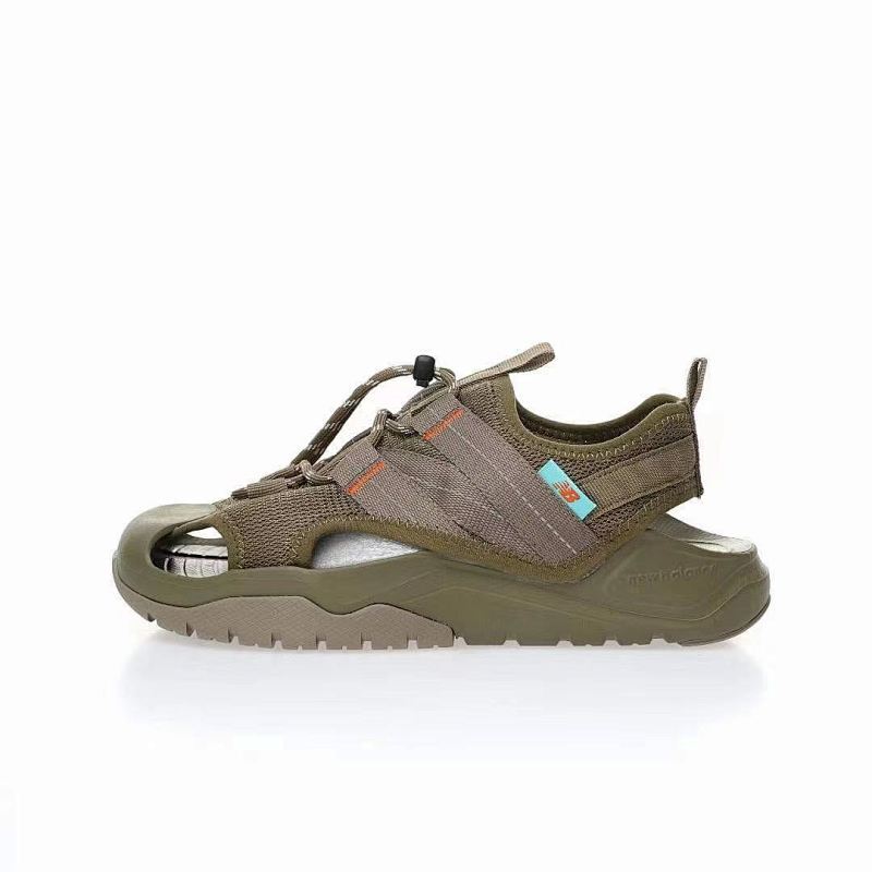 NB新百伦New Balance CRV-COVE DS4205 Sandals 系列山系户外露营风穿搭包头休闲运动韩系凉鞋“军绿卡其”货号：SD4205KA 尺码：35-45