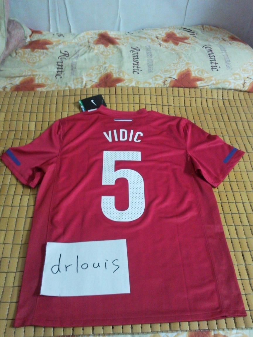 秀个serbia vidic 5,曼联球员好好休假吧.