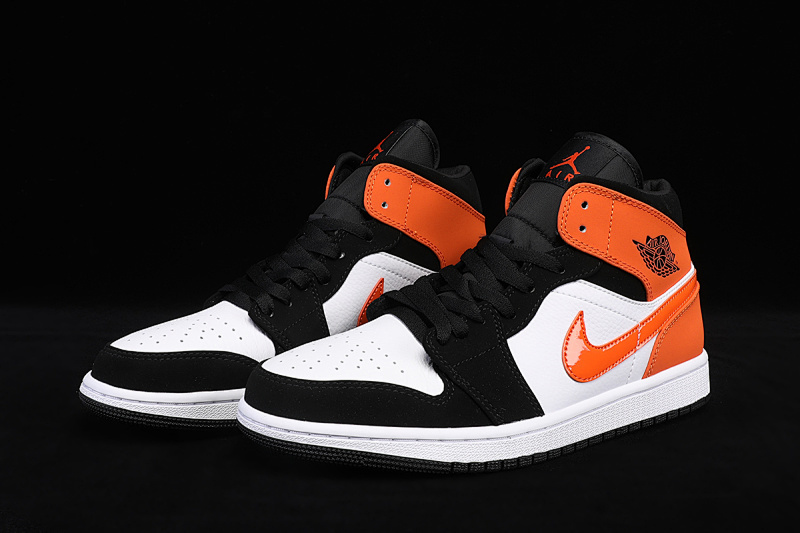 aj1乔丹1代中邦黑扣碎 554724-058