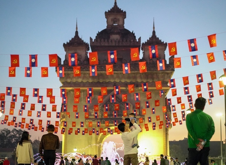 老挝庆祝建国50周年