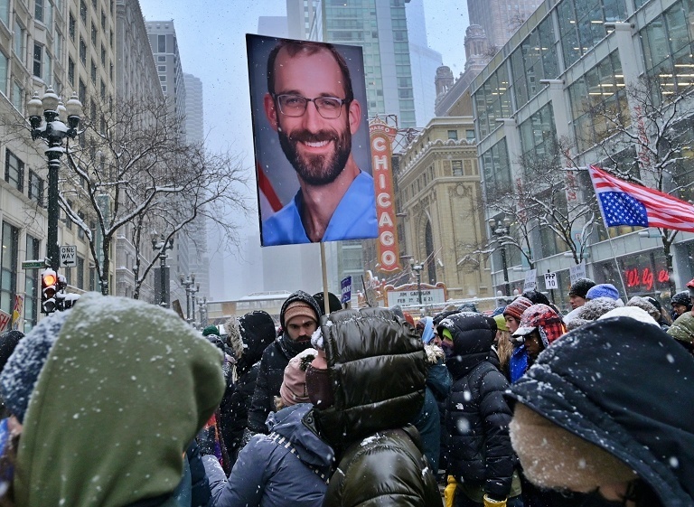 美国CBP击毙白人男子