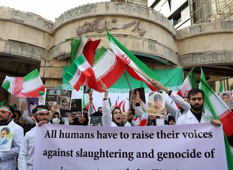 美以空袭伊朗医院设施