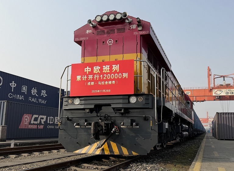 中欧班列开行12万列