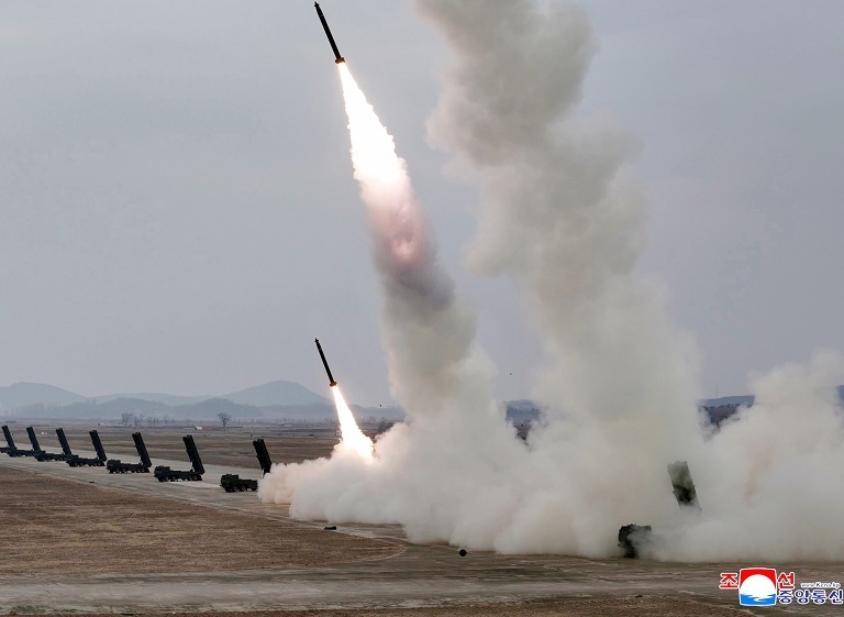 朝鲜炮兵火力打击训练