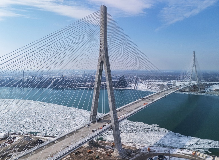 特朗普威胁阻止美加跨国大桥