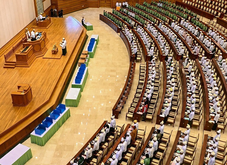 缅甸议会5年来首次会议