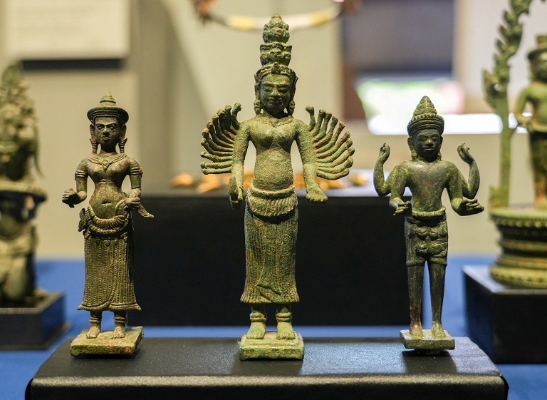 英国归还柬埔寨文物