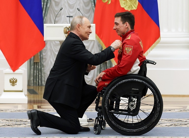 普京表彰冬残奥会运动员