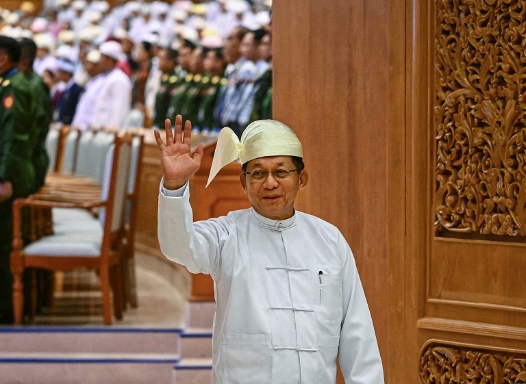 缅甸总统敏昂莱宣誓就职