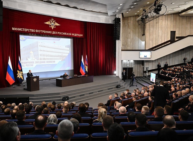 普京出席内政部会议