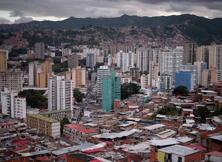 美国威胁封锁委内瑞拉领空