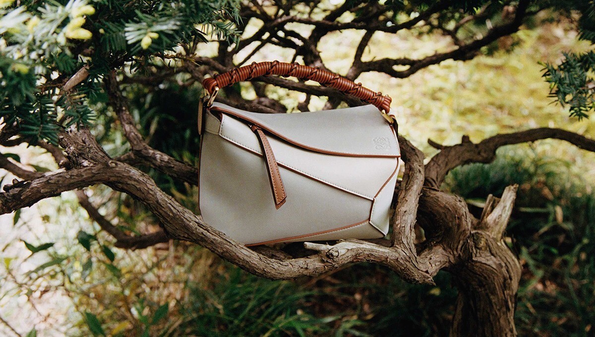 新包 | loewe puzzle edge 新包型登场:柔软纳帕皮革,藤蔓编织提手